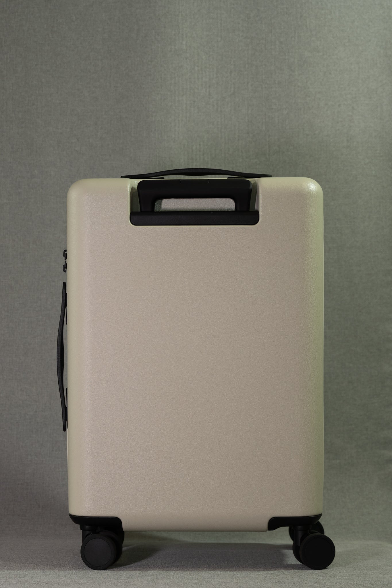 Studio Carry-On (Sesame)