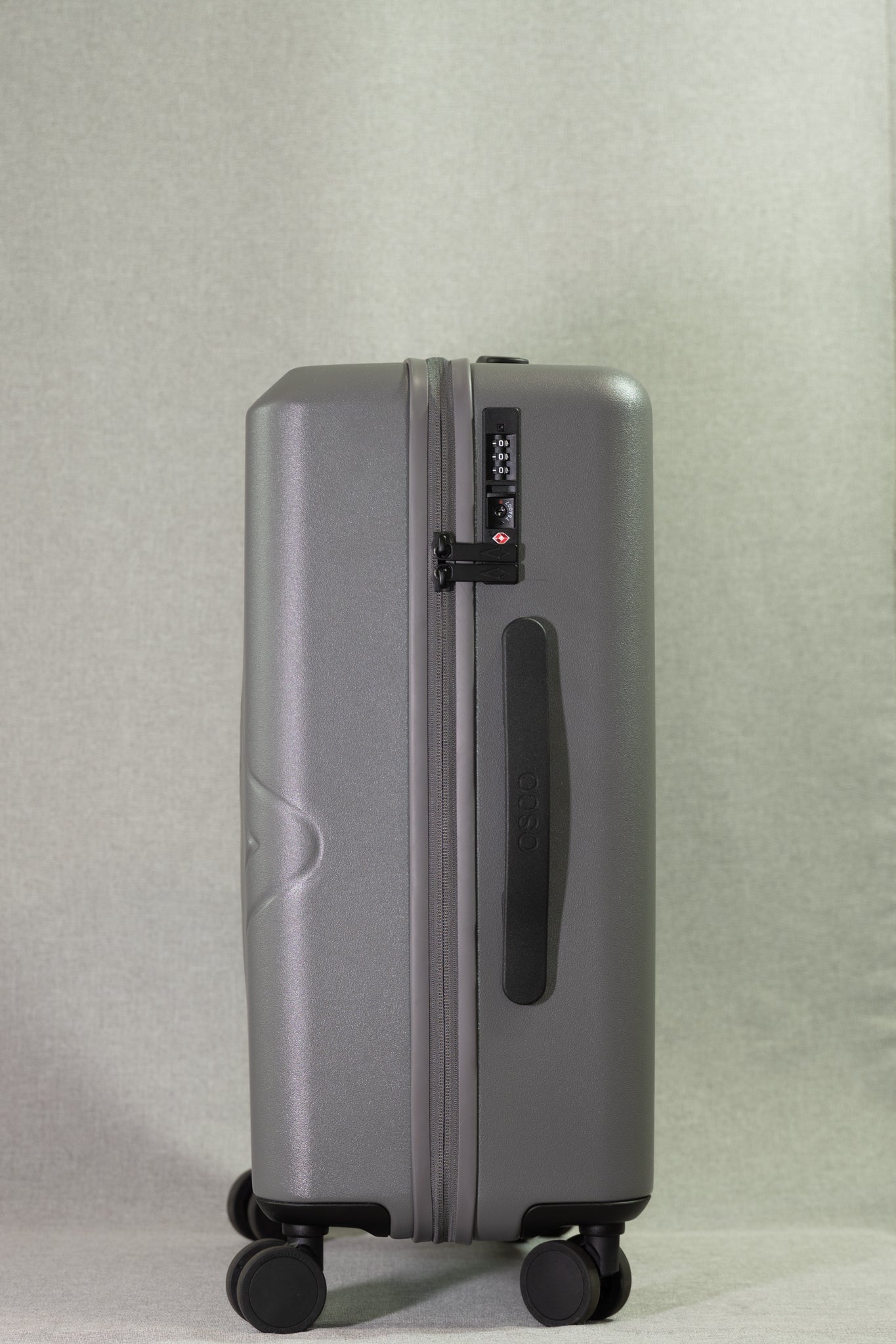 Studio Carry-on (Ashen)