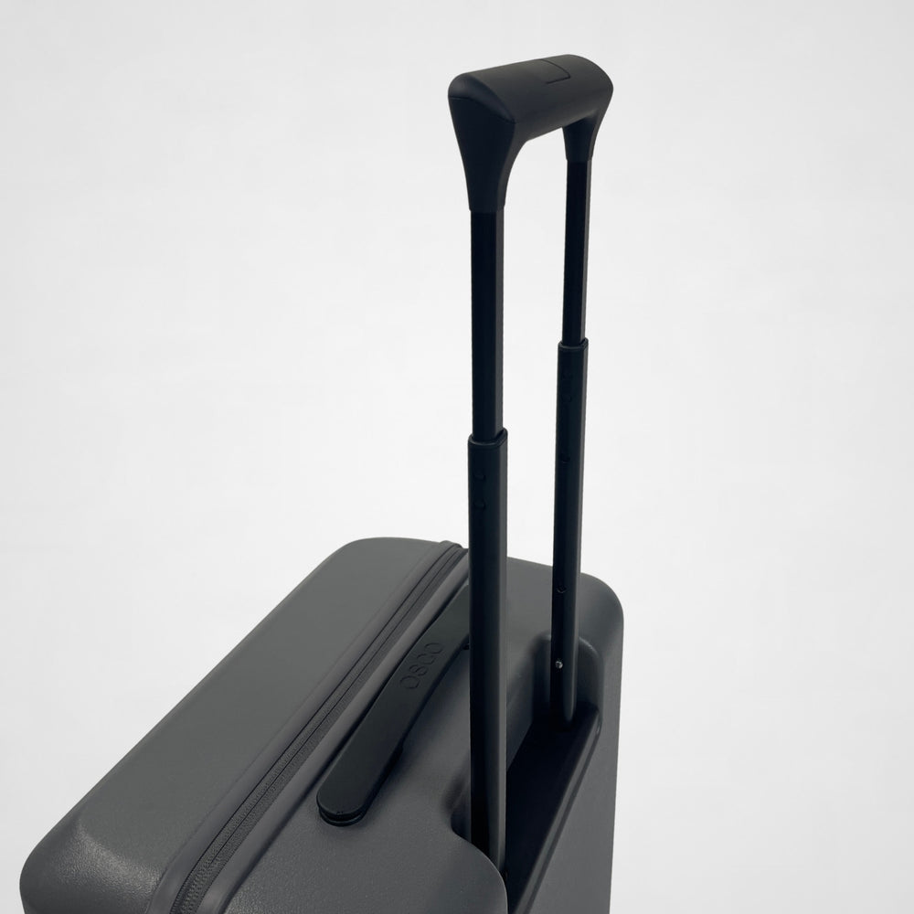 Telescopic trolley handle on the OSCO Studio Carry-On